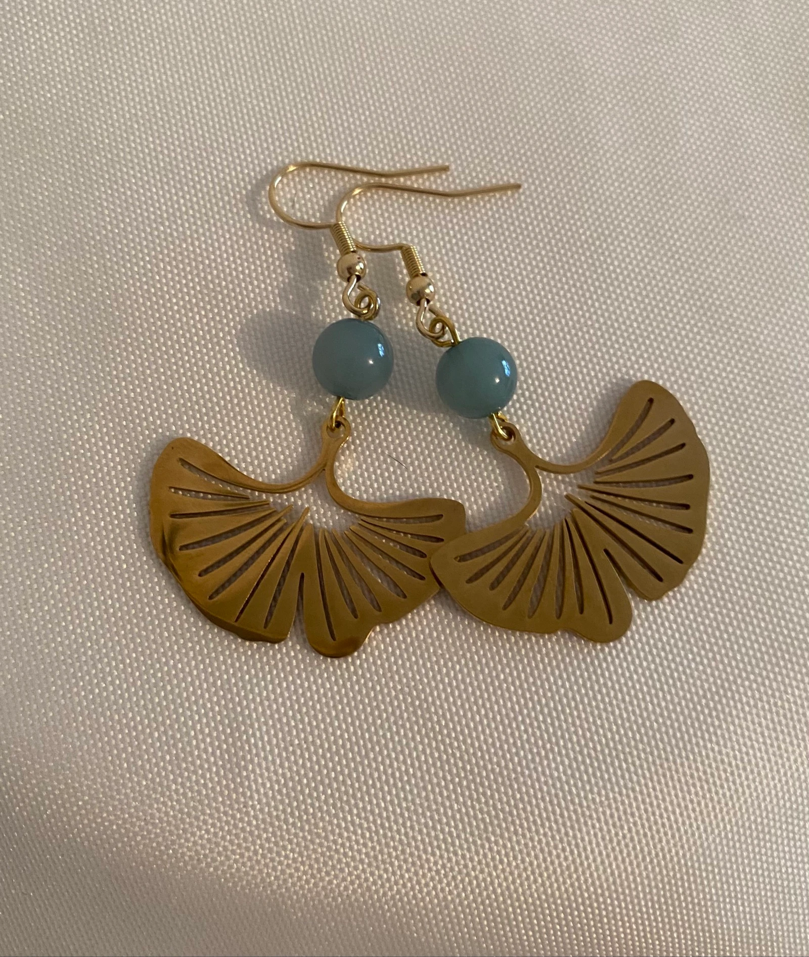 Boucles d’oreilles gingko effet miroir dorée  – photo 4